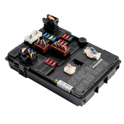 Nissan Versa 1.6L 2013-2019 284B7-1HR0C Engine Fuse Box Power Control Module