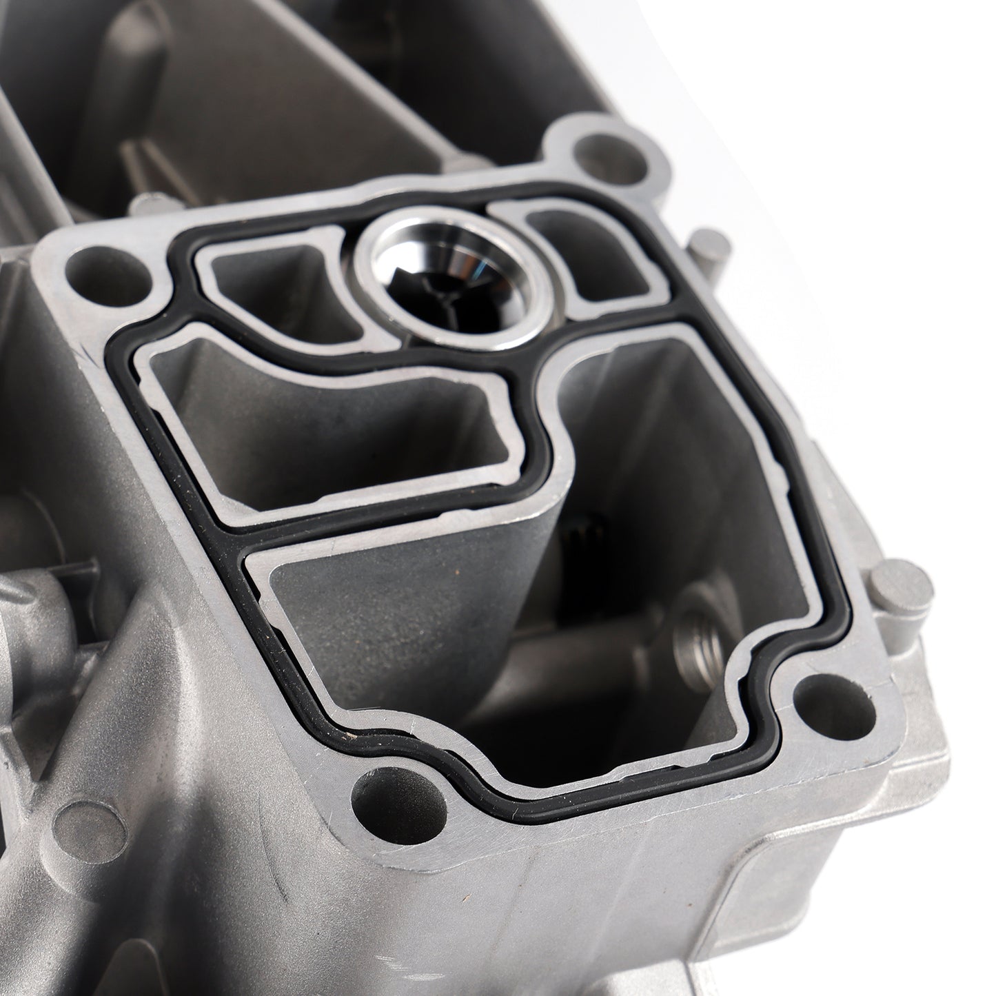 BMW E85 E46 E39 320i 330i X5 525i 528i 530i X3 11421713838 Engine Oil Cooler  Filter Housing