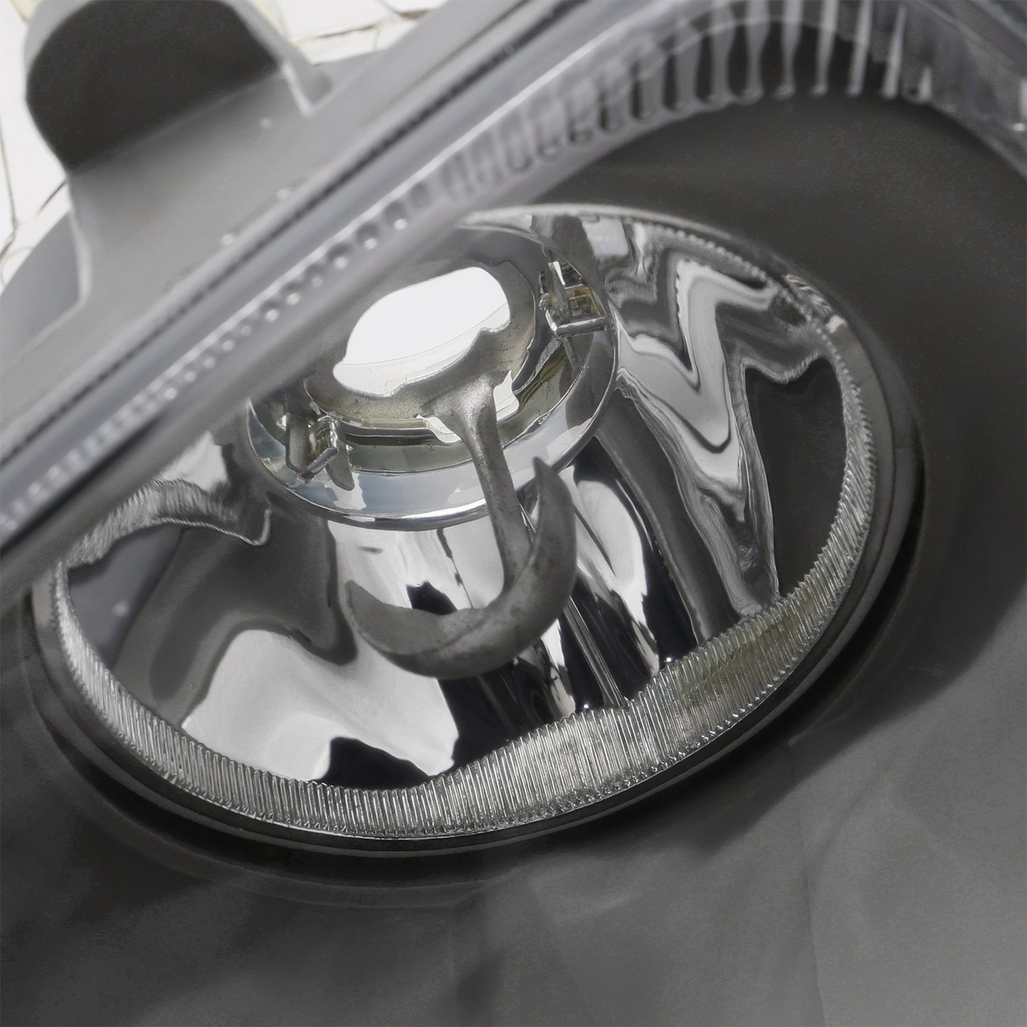 Right Front Fog Light Lamp For Volvo XC90 I 2.5L 3.2L 4.4L 03-14 31111183