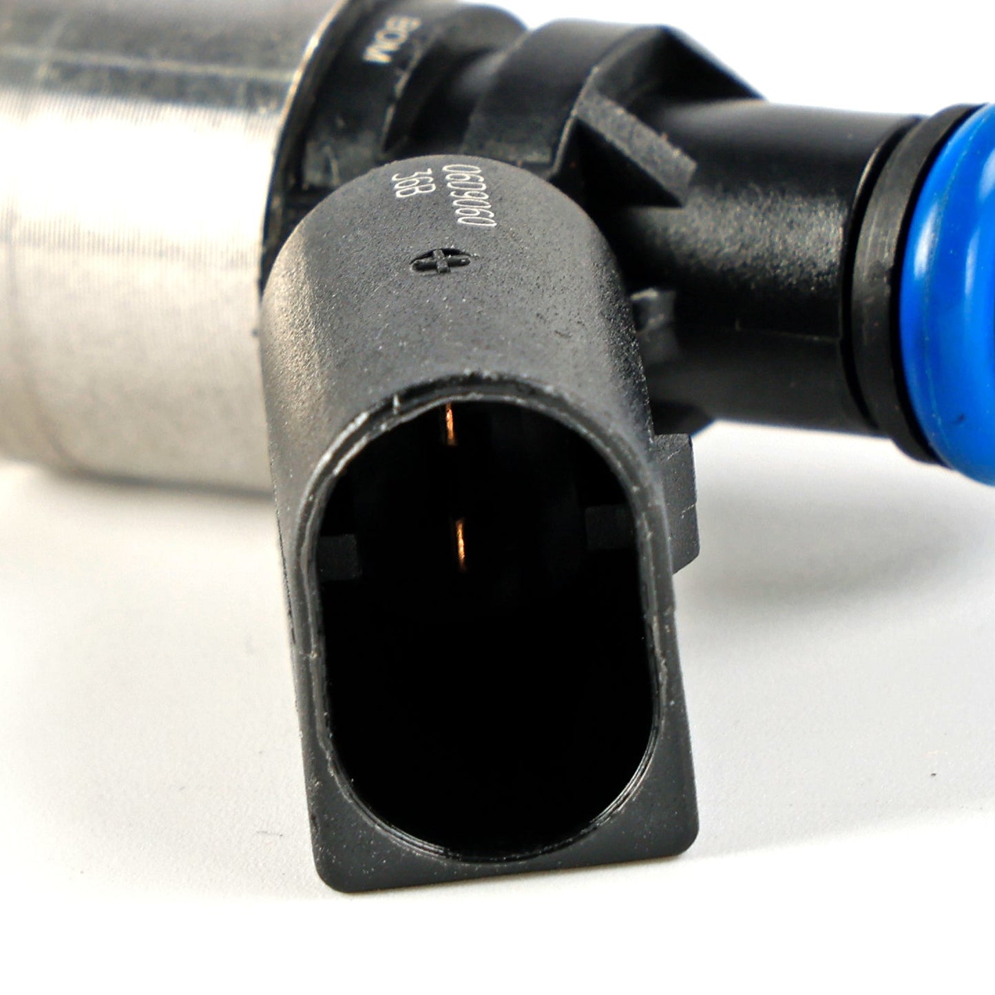 2004-2008 Skoda Octavia 2.0T Fuel Injector 0261500011 06F906040D