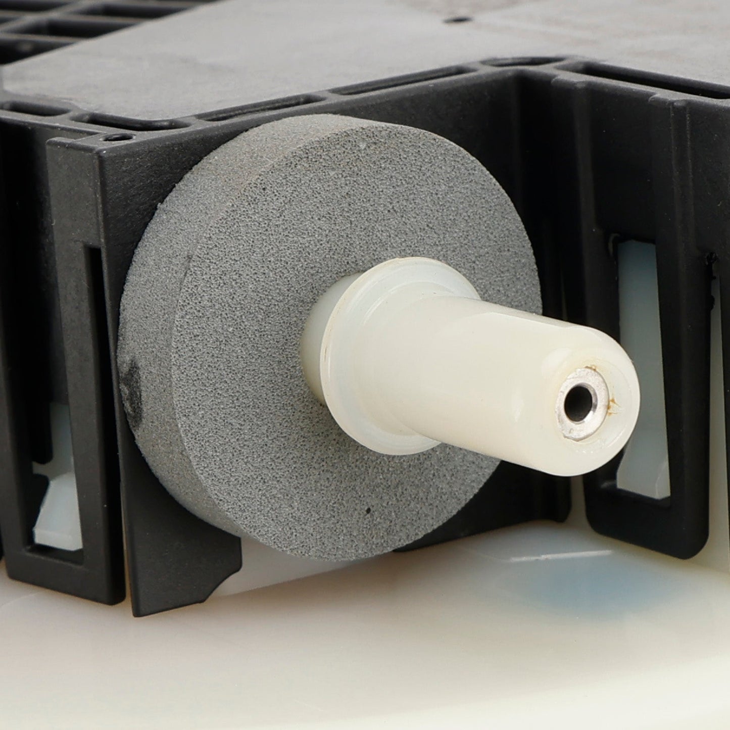 2017-2019 GMC Sierra Chevrolet Silverado 6.6L DEF Diesel Exhaust Fluid Pump 84545446