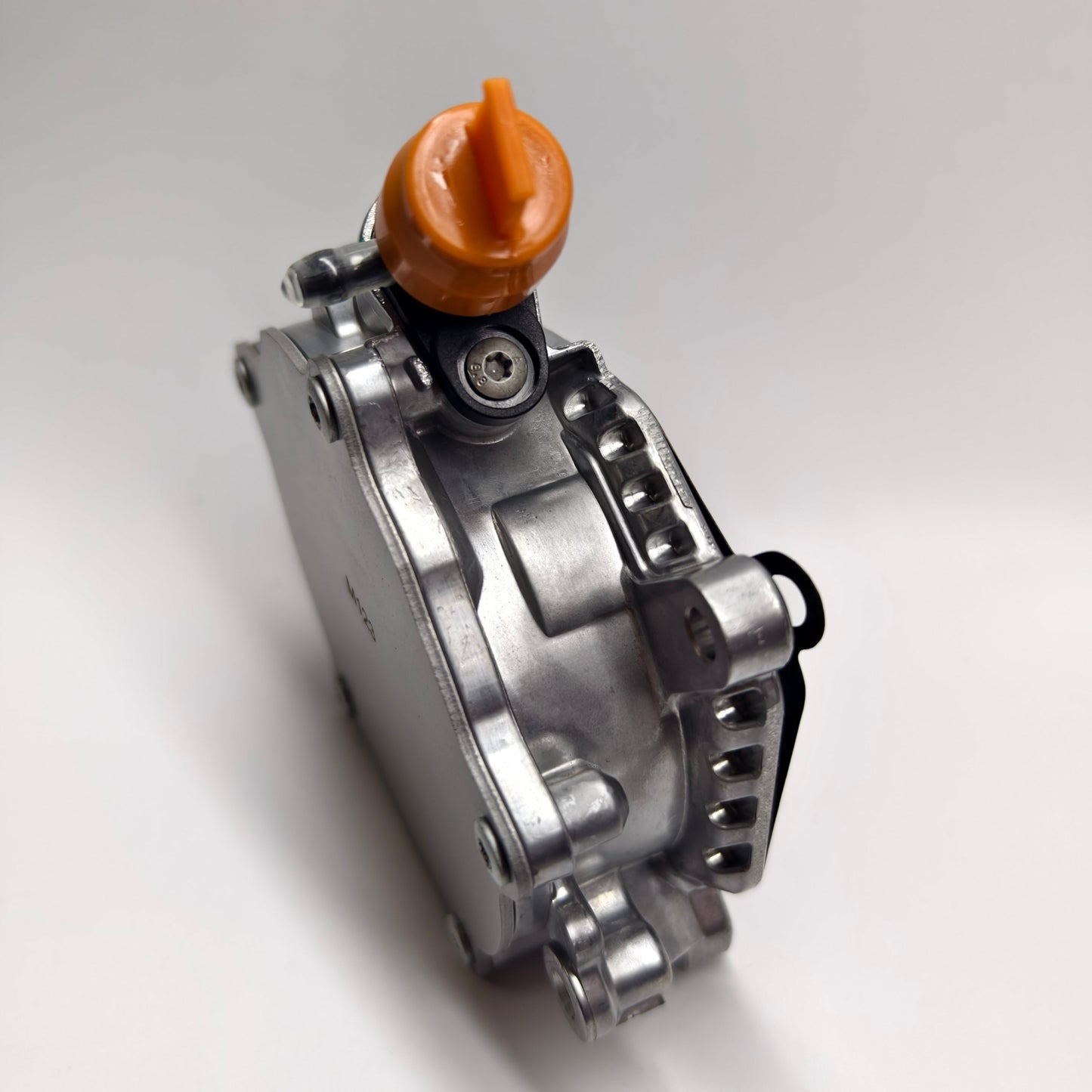 2016 Mercedes Benz SLK300 Brake Vacuum Pump 2701800901 2701800100