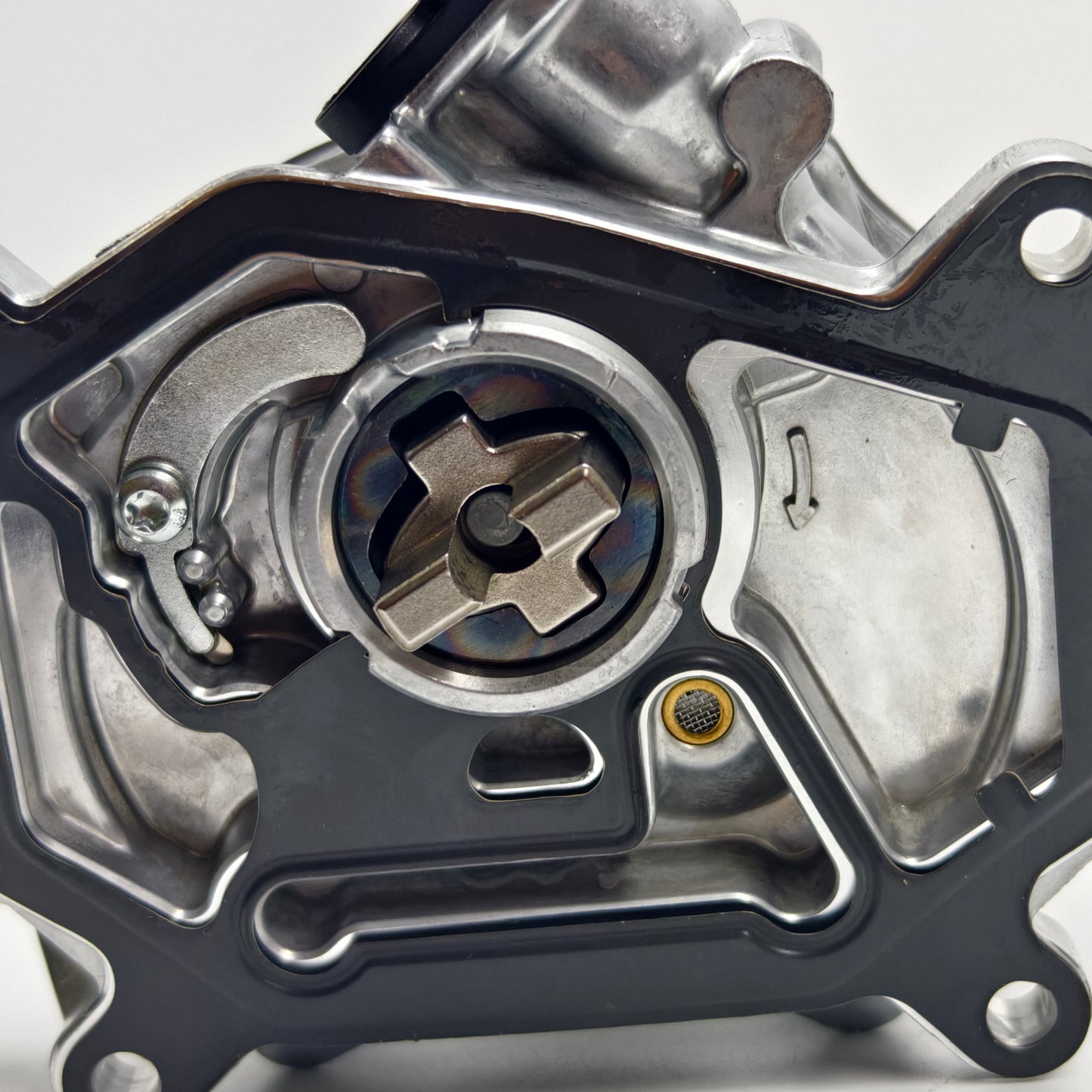 2014-2019 Mercedes Benz CLA250 Brake Vacuum Pump 2701800901 2701800100